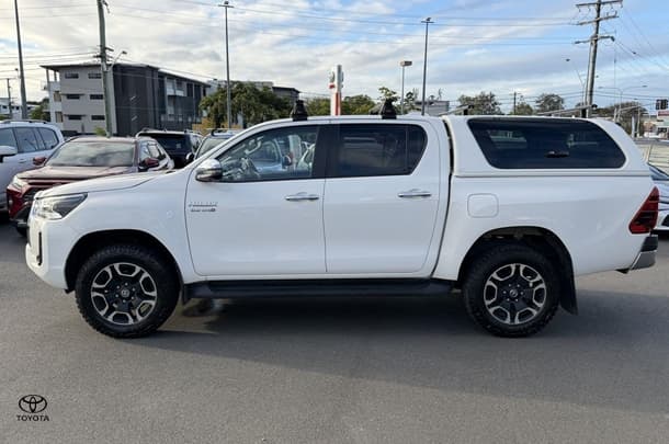 2023 Toyota Hilux SR5 in White