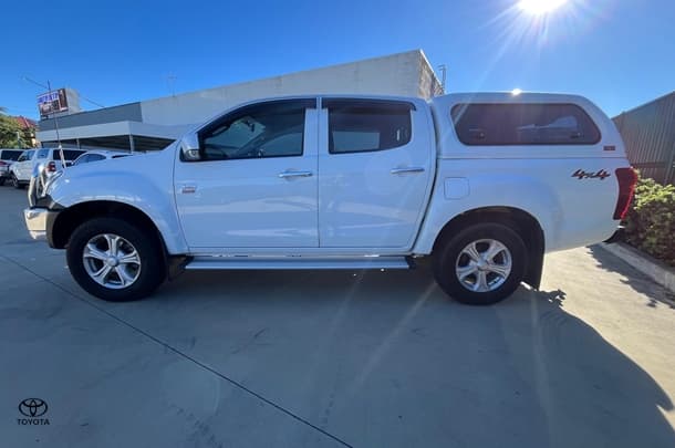 2017 Isuzu D-MAX LS-M in White