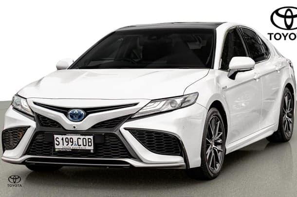 2021 Toyota Camry SL in White