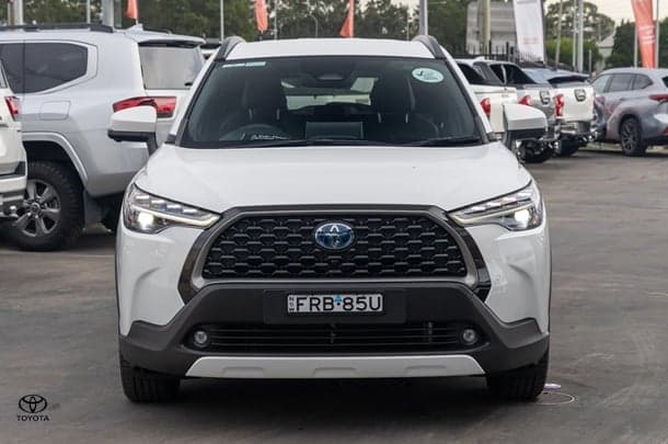 2023 Toyota Corolla Cross GXL in White