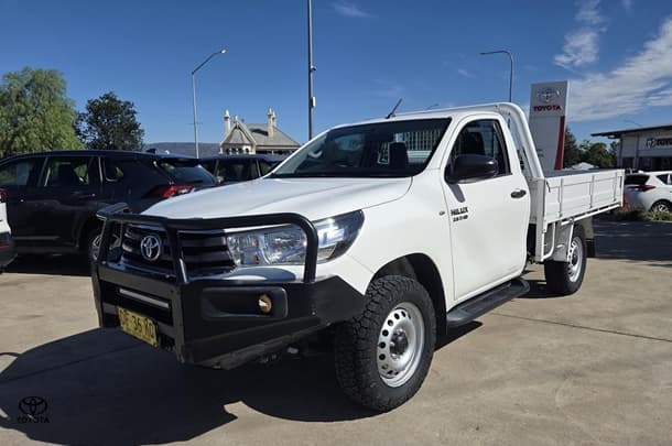 2018 Toyota Hilux SR in White