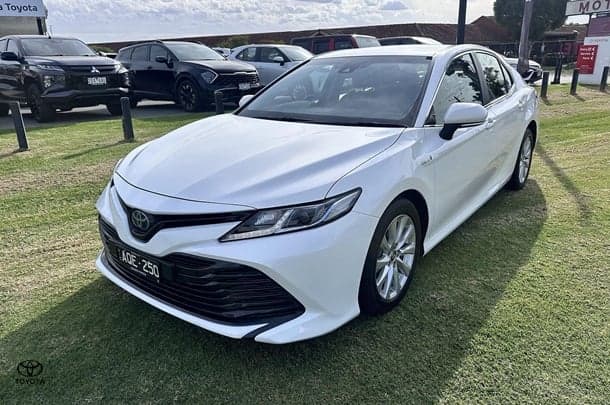 2018 Toyota Camry Ascent in White