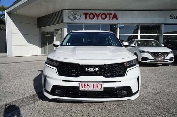 2023 Kia Sorento S in White