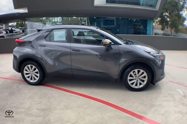 2024 Toyota C-HR GXL-2WD in Silver