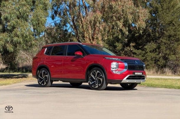 2022 Mitsubishi Outlander Aspire in Red