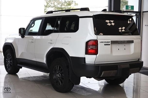 2025 Toyota Landcruiser Prado GXL in White