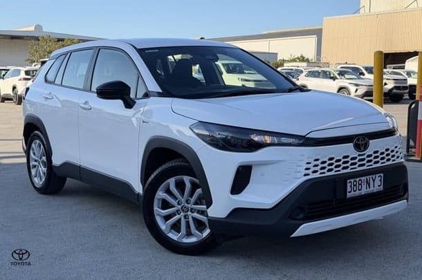 2025 Toyota Corolla Cross GX in White