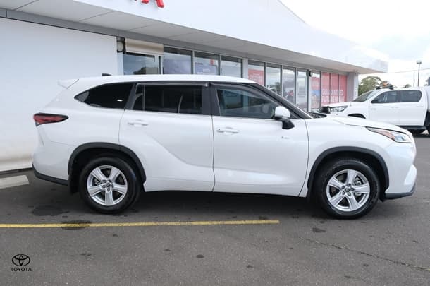 2025 Toyota Kluger GX in White
