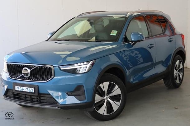 2025 Volvo XC40 Plus B4 in Blue
