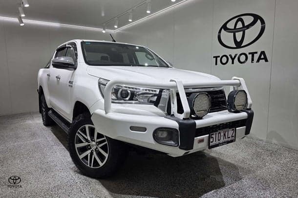 2020 Toyota Hilux SR5 in White
