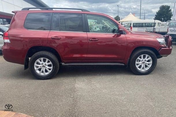 2020 Toyota Landcruiser VX in Red