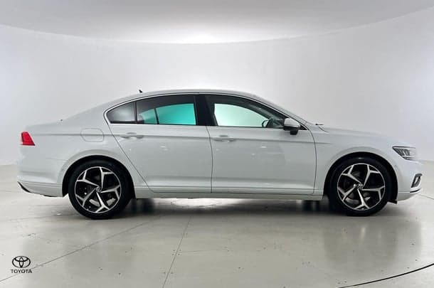 2022 Volkswagen Passat 140TSI Business in White