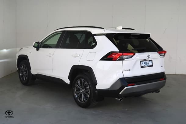 2025 Toyota RAV4 GXL in White