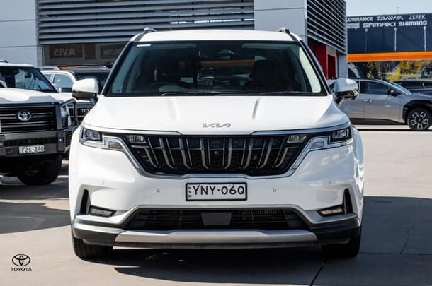 2023 Kia Carnival SLi in White
