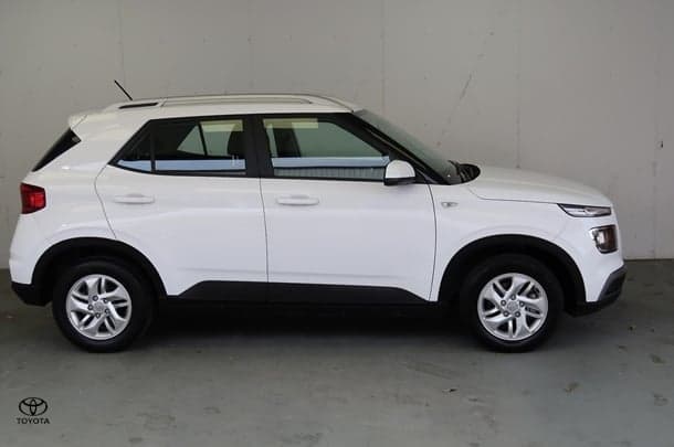 2024 Hyundai Venue Base in White