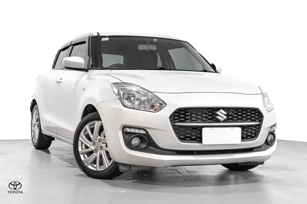 2021 Suzuki Swift GL Navigator in White