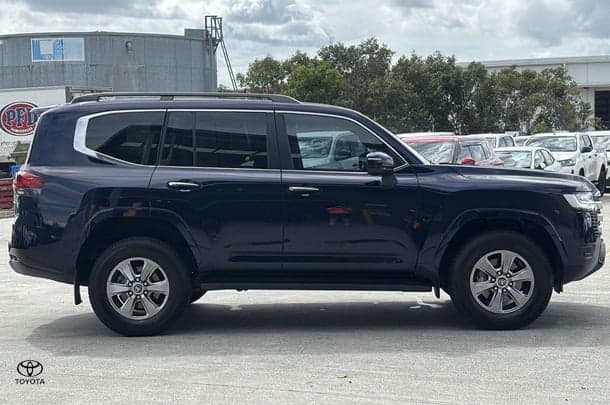 2023 Toyota Landcruiser Sahara in Blue