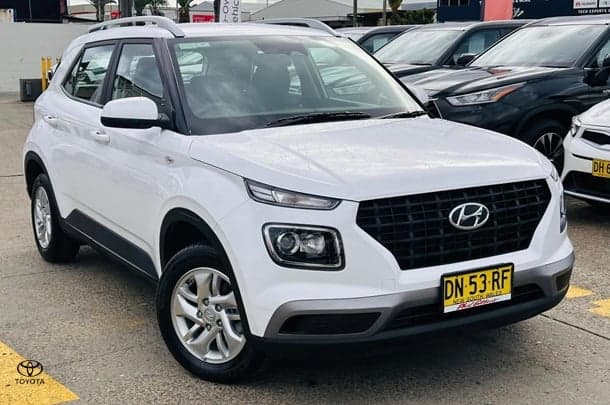 2025 Hyundai Venue Base in Atlas White