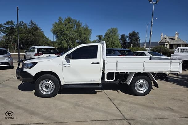 2018 Toyota Hilux SR in White