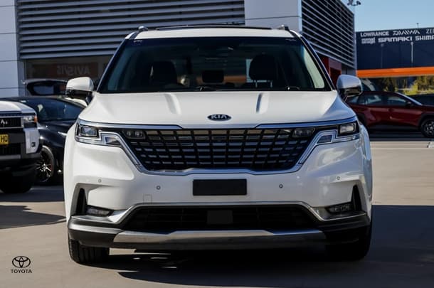 2021 Kia Carnival Platinum in White
