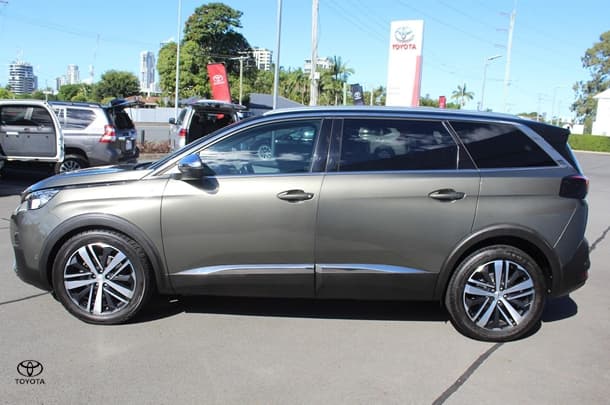 2019 Peugeot 5008 GT in Green