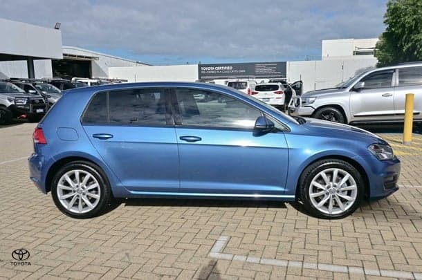 2016 Volkswagen Golf 110TSI Highline in Blue