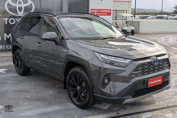 2022 Toyota RAV4 Cruiser 2WD in Silver