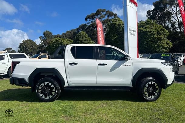 2025 Toyota Hilux SR5 48V in White