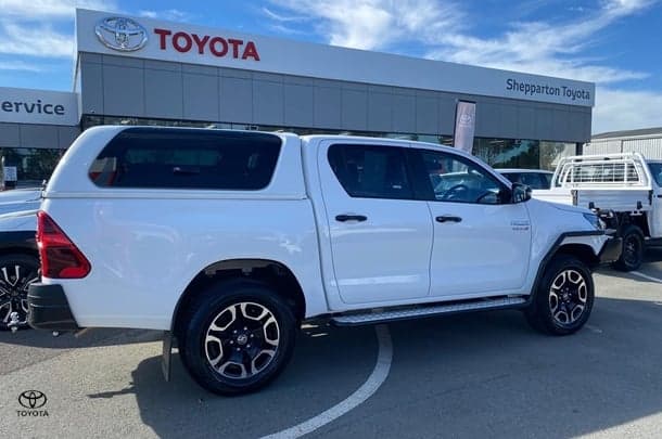 2025 Toyota Hilux SR5 48V in White