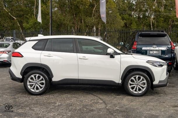 2023 Toyota Corolla Cross GX in White
