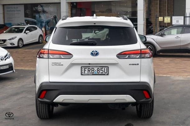 2023 Toyota Corolla Cross GXL in White