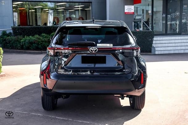 2024 Toyota Yaris Cross GXL in Black