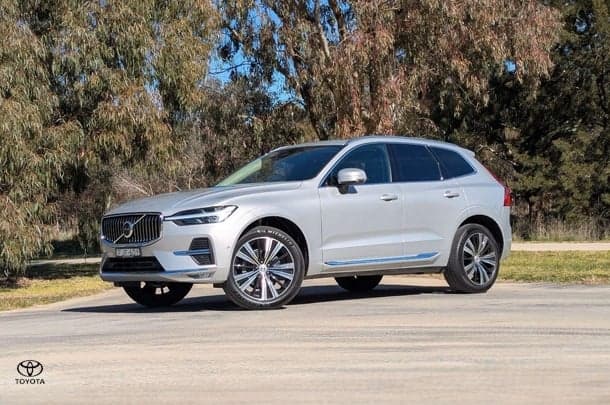 2023 Volvo XC60 Ultimate B5 Bright in Silver