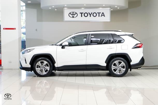 2019 Toyota RAV4 GXL in White
