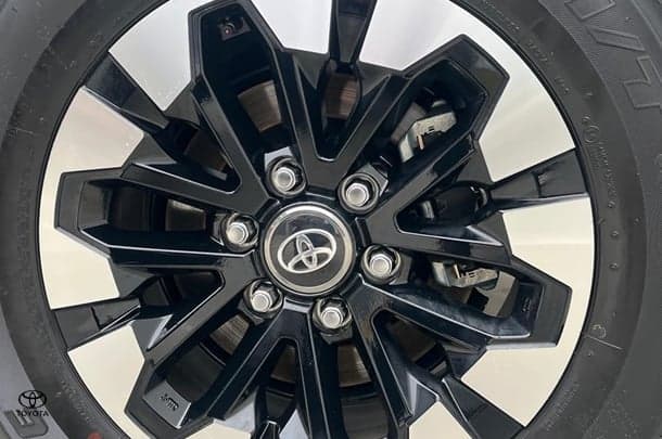 2025 Toyota Hilux SR5 48V in White