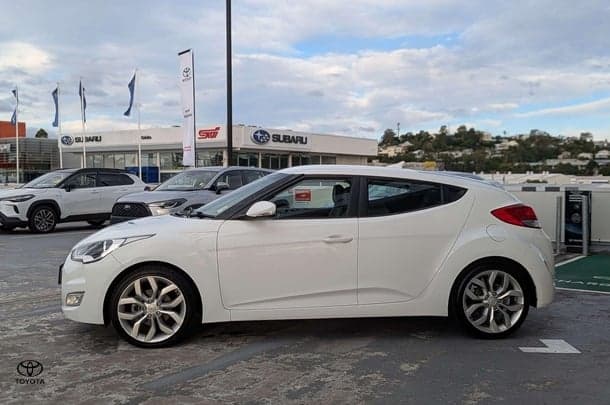 2013 Hyundai Veloster Base in White