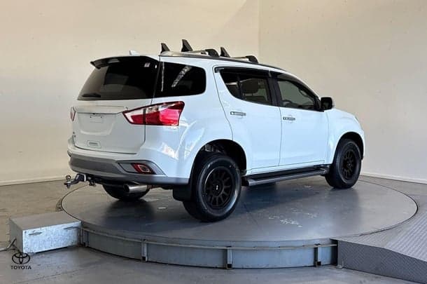 2019 Isuzu MU-X LS-T in White