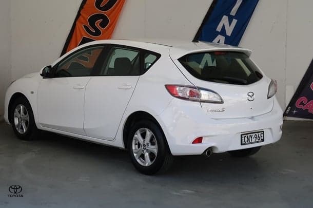 2013 Mazda 3 Neo in White