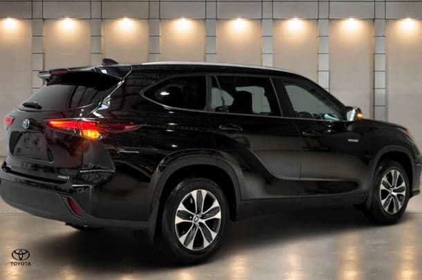 2024 Toyota Kluger GXL in Black