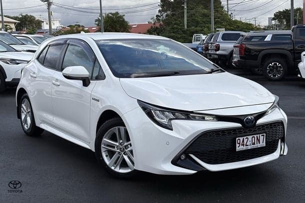 2021 Toyota Corolla SX Hybrid in White