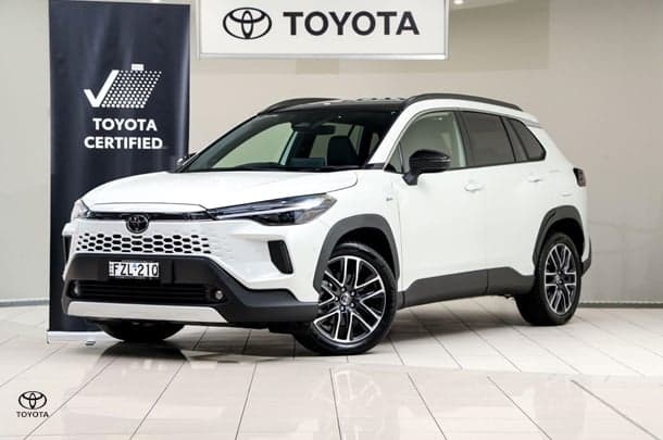 2025 Toyota Corolla Cross Atmos in White