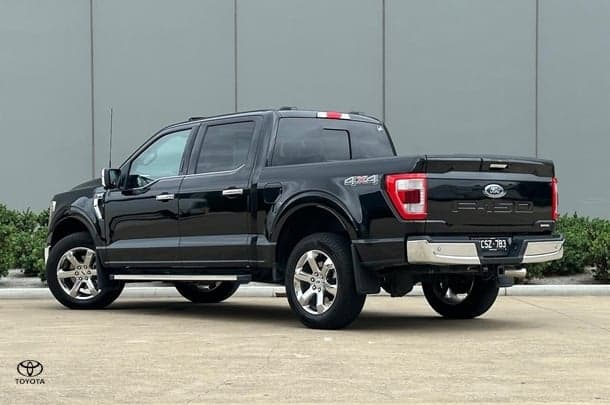 2023 Ford F-150 Lariat in Silver