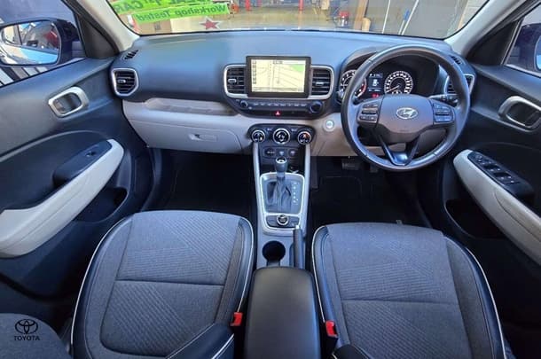 2020 Hyundai Venue Elite in Silver