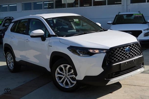 2023 Toyota Corolla Cross GX in White