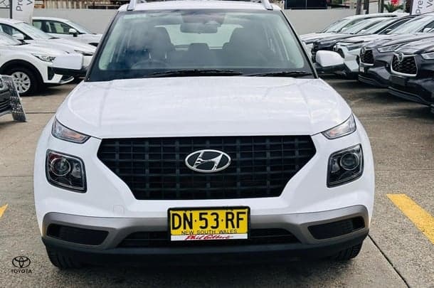 2025 Hyundai Venue Base in Atlas White