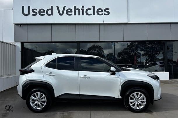 2022 Toyota Yaris Cross GXL in White