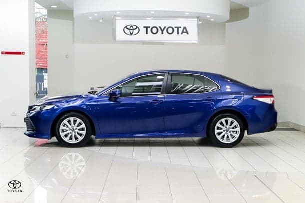 2018 Toyota Camry Ascent in Blue