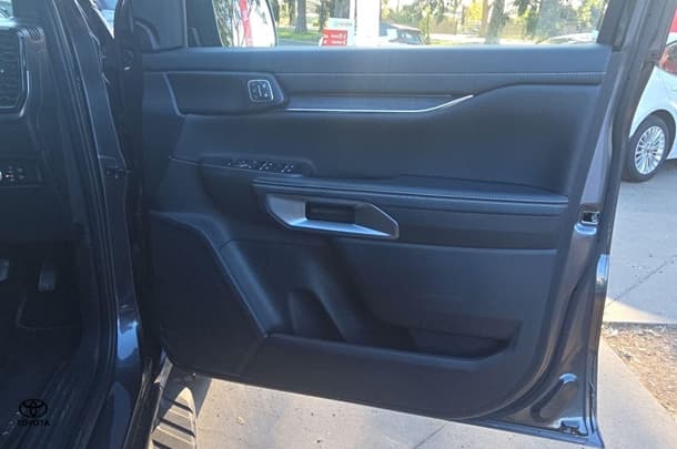 2025 Ford Everest Platinum in Grey