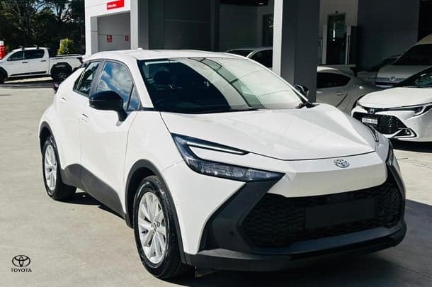 2024 Toyota C-HR GXL-2WD in White