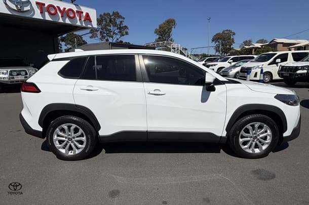 2023 Toyota Corolla Cross GX in White